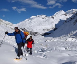  Raquetas de nieve y pbaños acompañados en Saboya